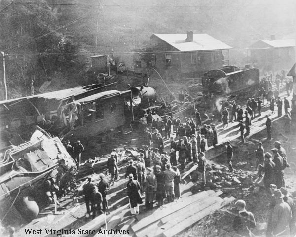 Locomotive boiler explosion at McDunn, December 27, 1934