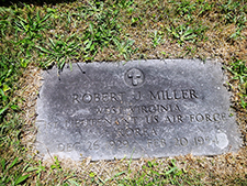 Military marker for Lieutenant Robert J. Miller in Maplewood Cemetery. Courtesy Cynthia Mullens