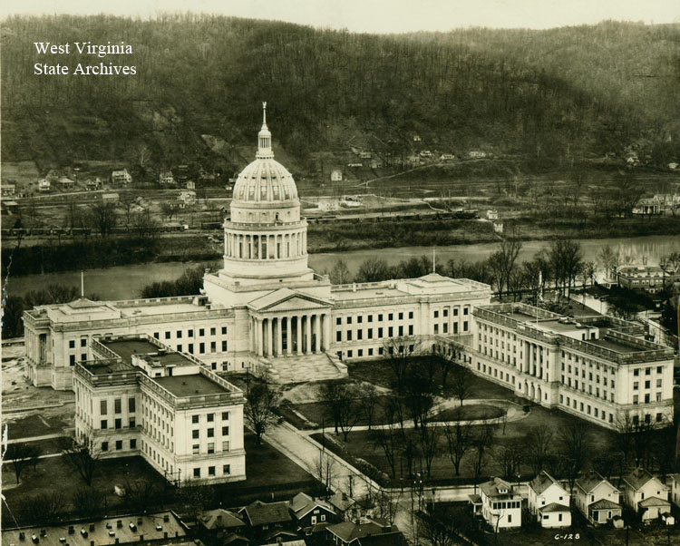 History of WCOM/WTAP/WKYG, Parkersburg, W. Va.