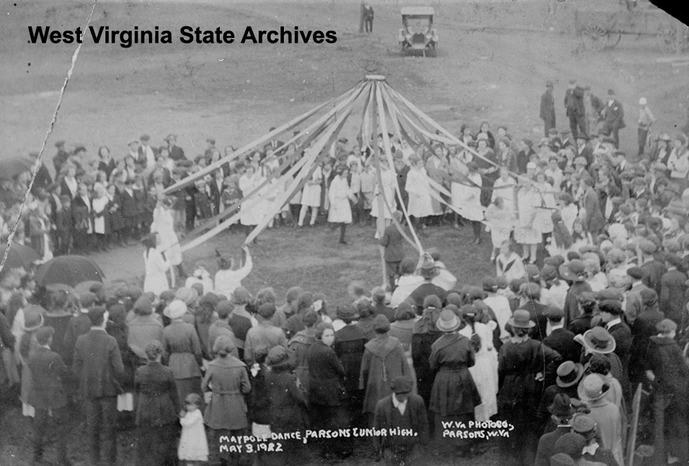 Parsons Junior High Maypole dance, May 3, 1922. Monroe County Historical Society/Elizabeth Eckhard Collection, West Virginia State Archives (252605)