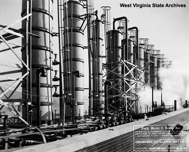 During construction, Carbide and Carbon Chemicals Corporation butadiene plant, conversion distillation unit #1, looking northeast, Institute, 1942 December 3.  Union Carbide Collection, West Virginia State Archives (307311)