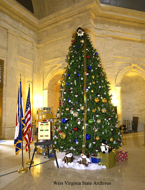 Christmas tree in the capitol rotunda, December 2002. Bob Wise Collection, State Archives (DSC_4035 rotunda)