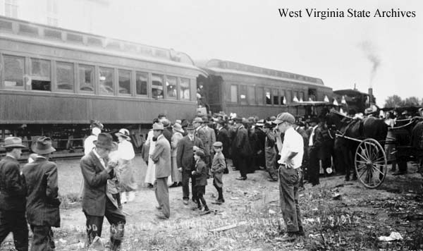 Confederate veterans arriving at Moorefield for reunion, October 9,
1912